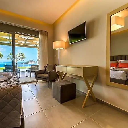 Villa Limni Keriou Sleeps 8 Wifi