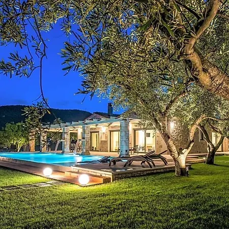 Limni Keriou Sleeps 8 Wifi Villa