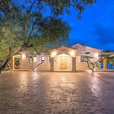 Limni Keriou Sleeps 8 Wifi Villa
