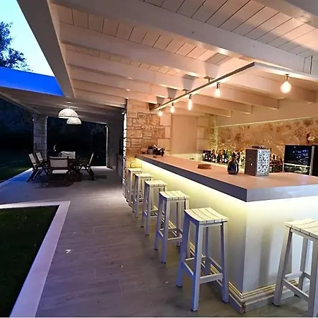 Limni Keriou Sleeps 8 Wifi Villa *